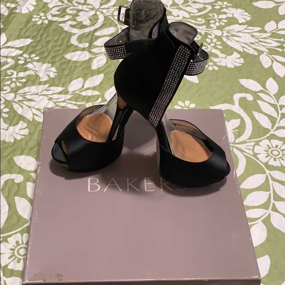 Bakers heels in good condition. Size 7.5 Black